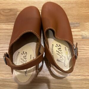 Lotta’s girls leather clogs size 33